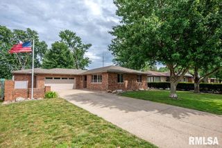 1412 N 4TH Street, Pekin, IL 61554