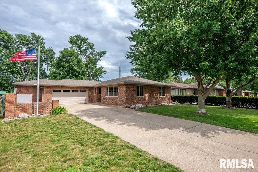 1412 N 4TH Street, Pekin, IL 61554