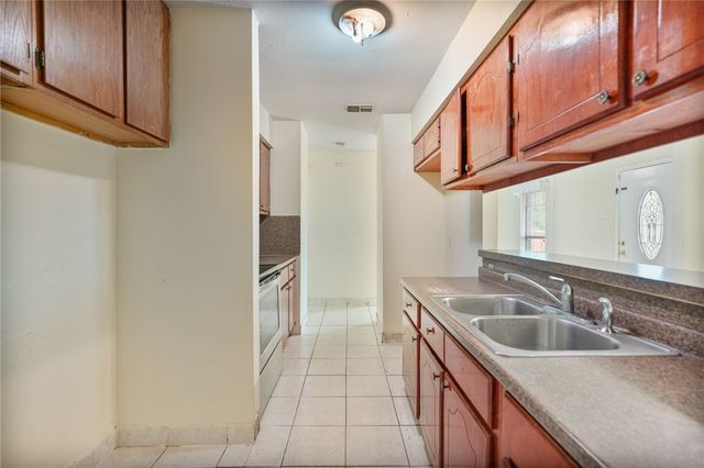 126 Cactus St, Robstown, TX 78380
