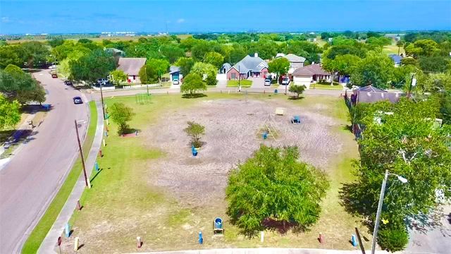 126 Cactus St, Robstown, TX 78380