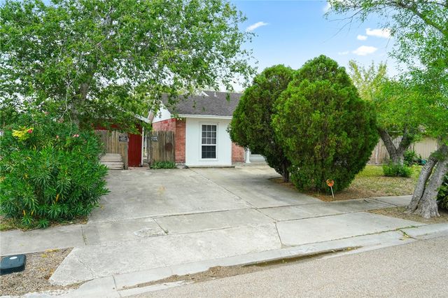 126 Cactus St, Robstown, TX 78380
