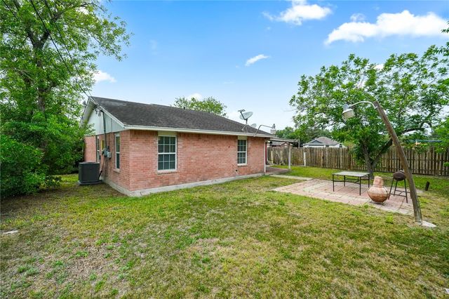 126 Cactus St, Robstown, TX 78380