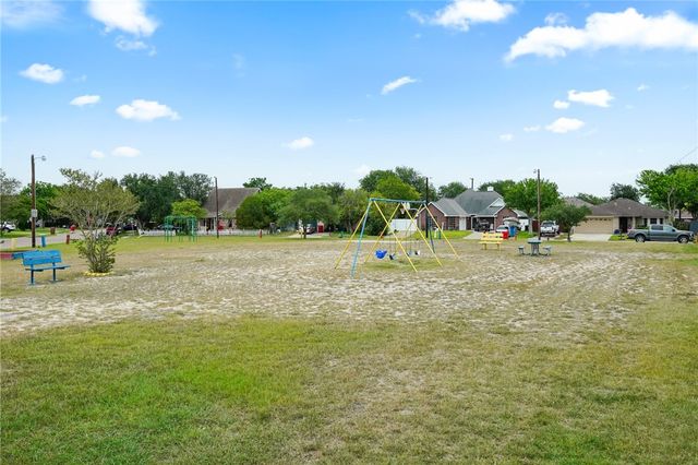 126 Cactus St, Robstown, TX 78380