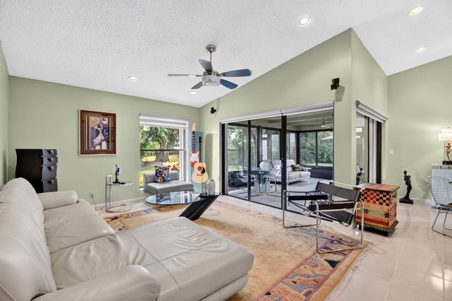 5791 Lakeview Mews Place, Boynton Beach, FL 33437