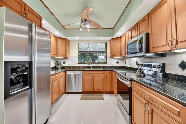5791 Lakeview Mews Place, Boynton Beach, FL 33437