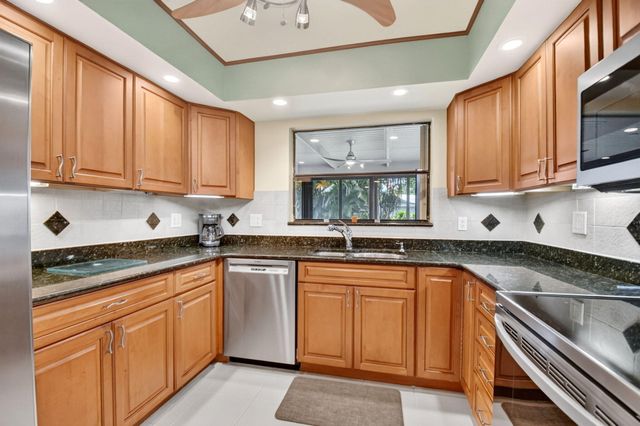 5791 Lakeview Mews Place, Boynton Beach, FL 33437
