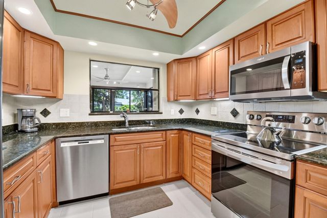 5791 Lakeview Mews Place, Boynton Beach, FL 33437