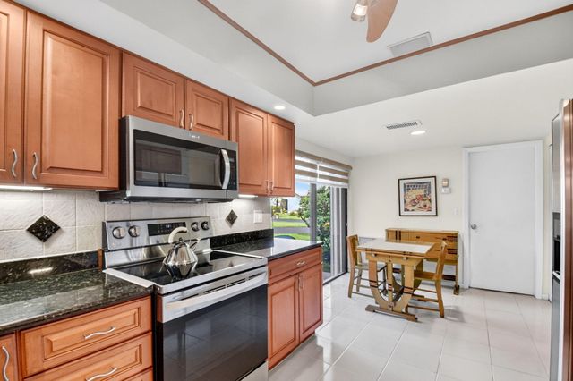 5791 Lakeview Mews Place, Boynton Beach, FL 33437