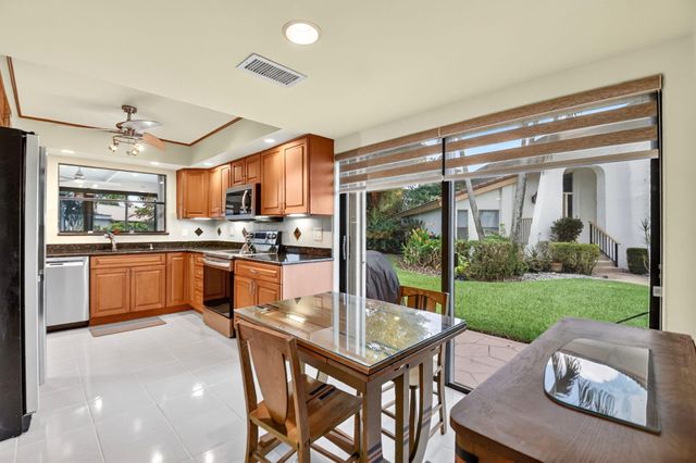 5791 Lakeview Mews Place, Boynton Beach, FL 33437