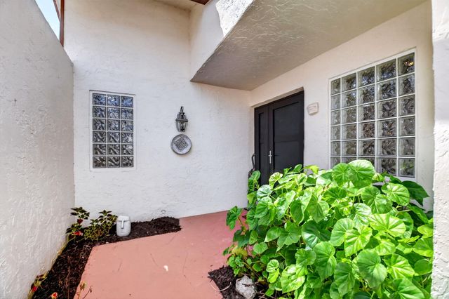 5791 Lakeview Mews Place, Boynton Beach, FL 33437