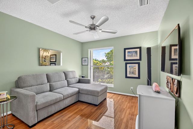 5791 Lakeview Mews Place, Boynton Beach, FL 33437
