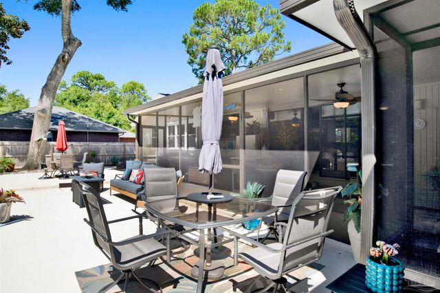 16531 Innerarity Pt Rd, Pensacola, FL 32507