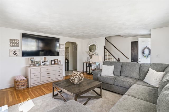 514 Killingly Street, Johnston, RI 02919