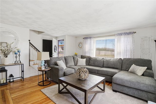 514 Killingly Street, Johnston, RI 02919