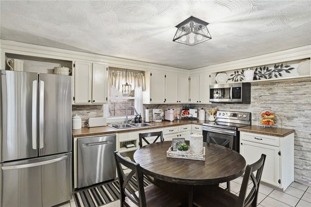 514 Killingly Street, Johnston, RI 02919