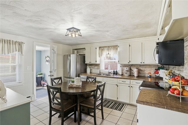 514 Killingly Street, Johnston, RI 02919