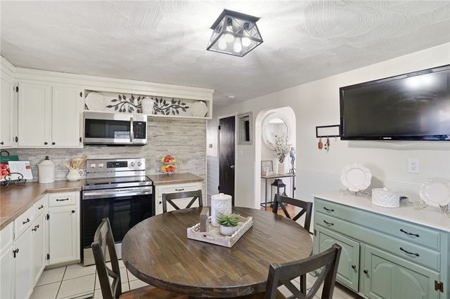 514 Killingly Street, Johnston, RI 02919