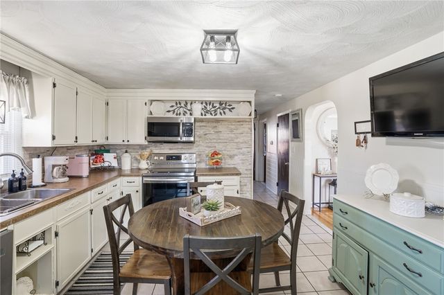 514 Killingly Street, Johnston, RI 02919