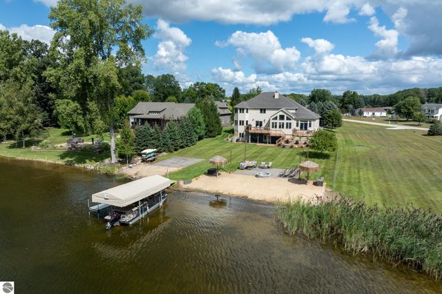 1107 Bundy Drive, Lake Isabella, MI 48893