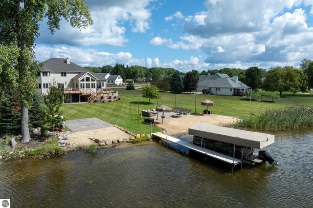 1107 Bundy Drive, Lake Isabella, MI 48893