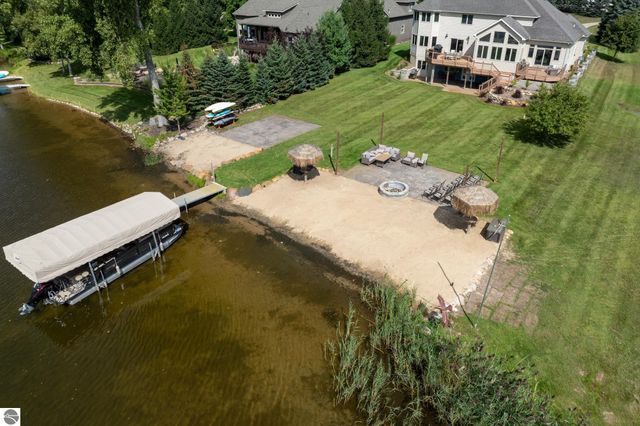 1107 Bundy Drive, Lake Isabella, MI 48893