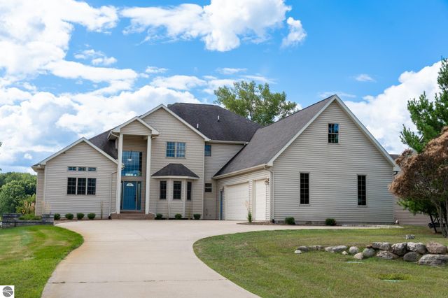 1107 Bundy Drive, Lake Isabella, MI 48893