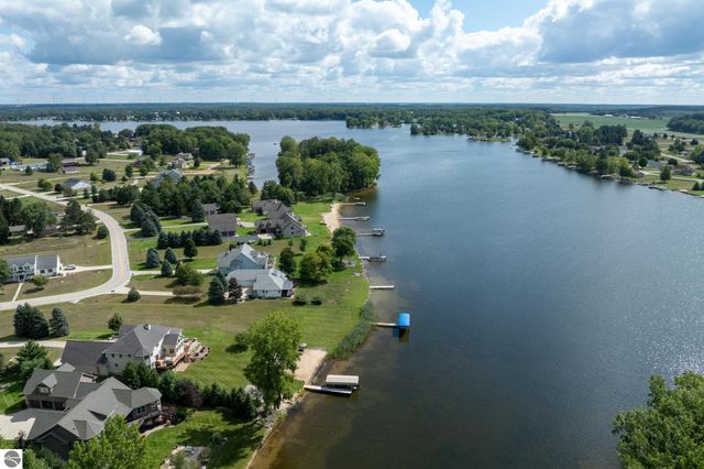 1107 Bundy Drive, Lake Isabella, MI 48893