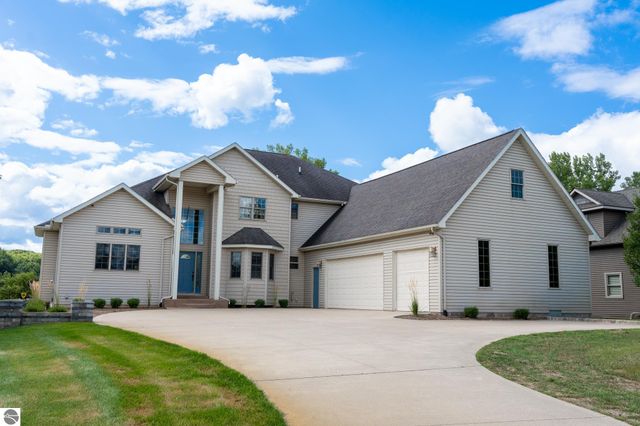 1107 Bundy Drive, Lake Isabella, MI 48893