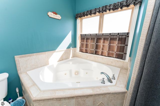 1107 Bundy Drive, Lake Isabella, MI 48893