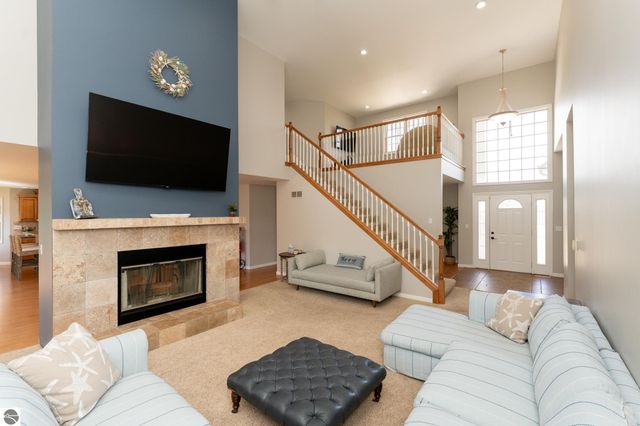 1107 Bundy Drive, Lake Isabella, MI 48893