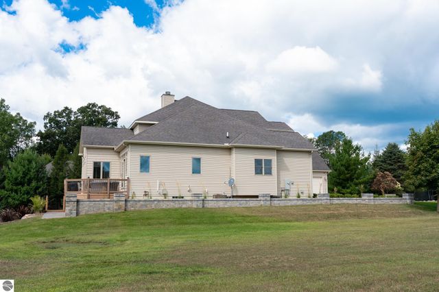 1107 Bundy Drive, Lake Isabella, MI 48893