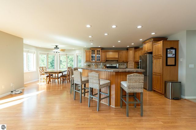 1107 Bundy Drive, Lake Isabella, MI 48893