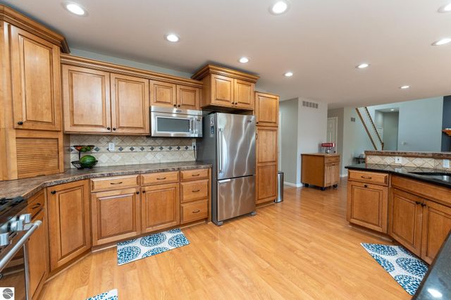 1107 Bundy Drive, Lake Isabella, MI 48893