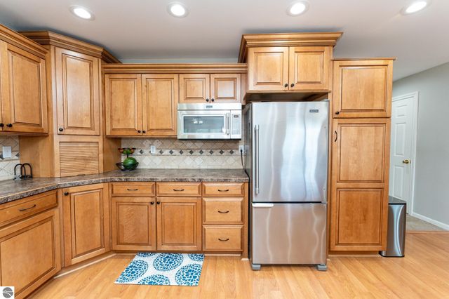 1107 Bundy Drive, Lake Isabella, MI 48893