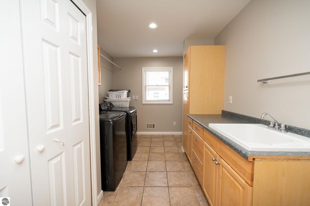 1107 Bundy Drive, Lake Isabella, MI 48893