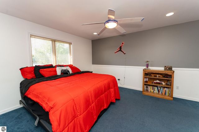 1107 Bundy Drive, Lake Isabella, MI 48893