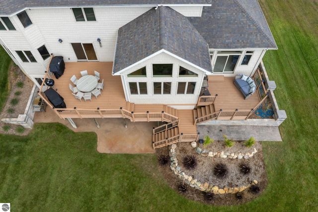 1107 Bundy Drive, Lake Isabella, MI 48893