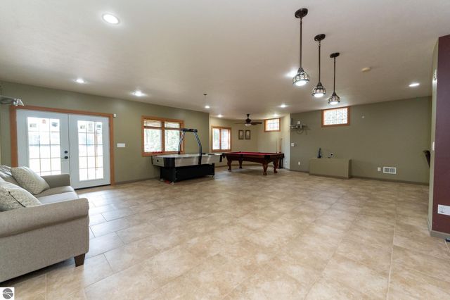 1107 Bundy Drive, Lake Isabella, MI 48893