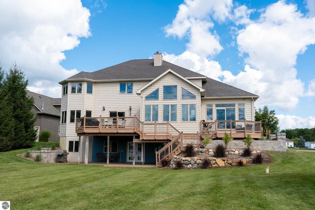 1107 Bundy Drive, Lake Isabella, MI 48893
