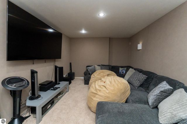 1107 Bundy Drive, Lake Isabella, MI 48893