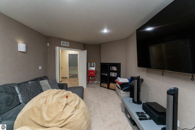 1107 Bundy Drive, Lake Isabella, MI 48893