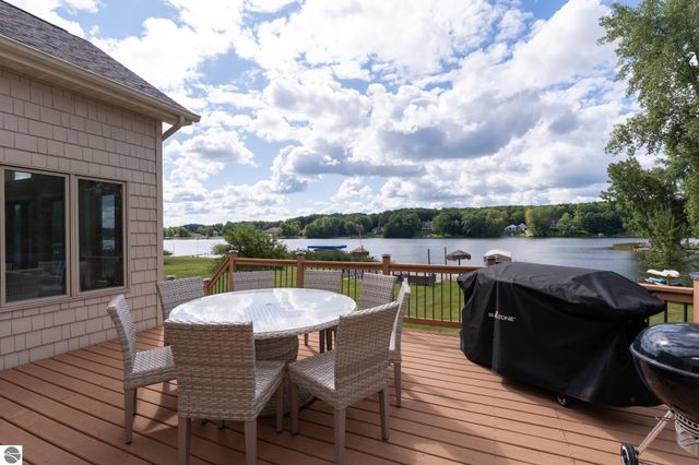 1107 Bundy Drive, Lake Isabella, MI 48893