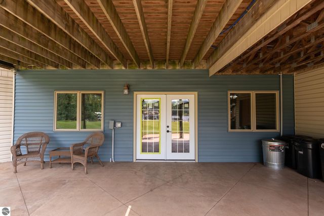 1107 Bundy Drive, Lake Isabella, MI 48893
