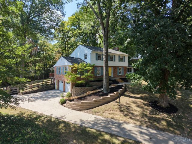 359 Woodknoll Terrace, Wyoming, OH 45215