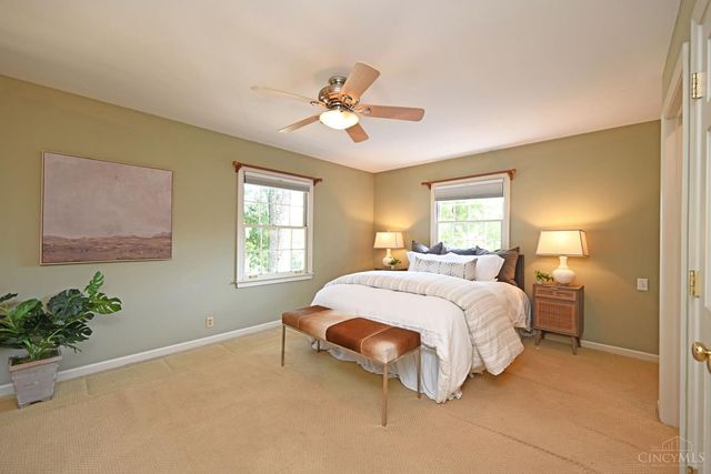 359 Woodknoll Terrace, Wyoming, OH 45215