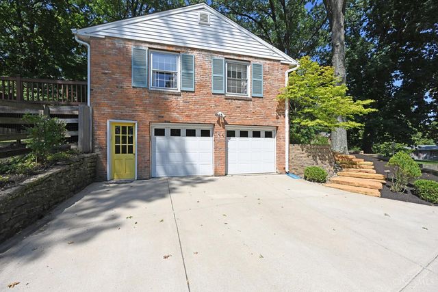359 Woodknoll Terrace, Wyoming, OH 45215