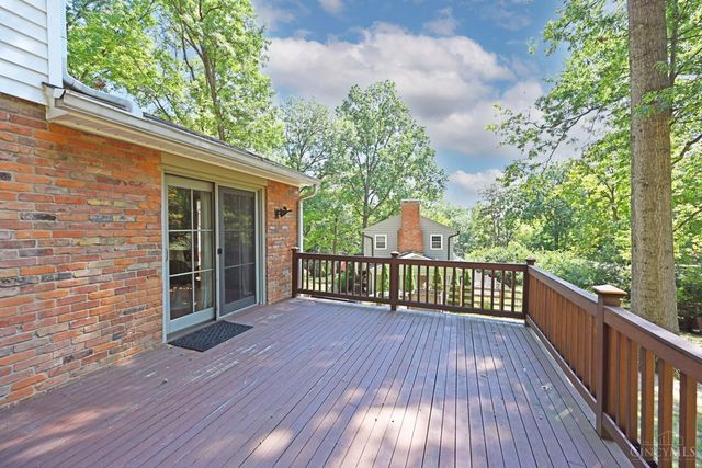 359 Woodknoll Terrace, Wyoming, OH 45215