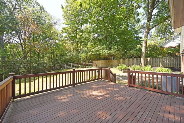 359 Woodknoll Terrace, Wyoming, OH 45215