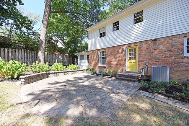 359 Woodknoll Terrace, Wyoming, OH 45215