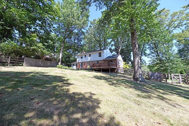 359 Woodknoll Terrace, Wyoming, OH 45215